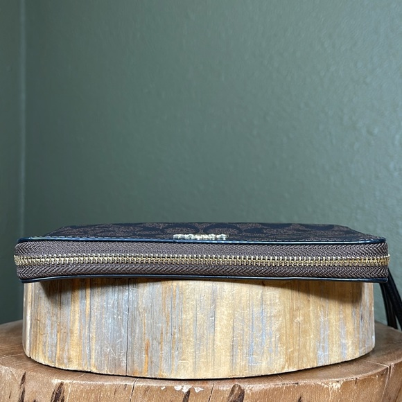 NWOT COACH LARGE PHONE WALLET IN SIGNATURE CANVAS & SMOOTH LEATHER - Picture 5 of 16